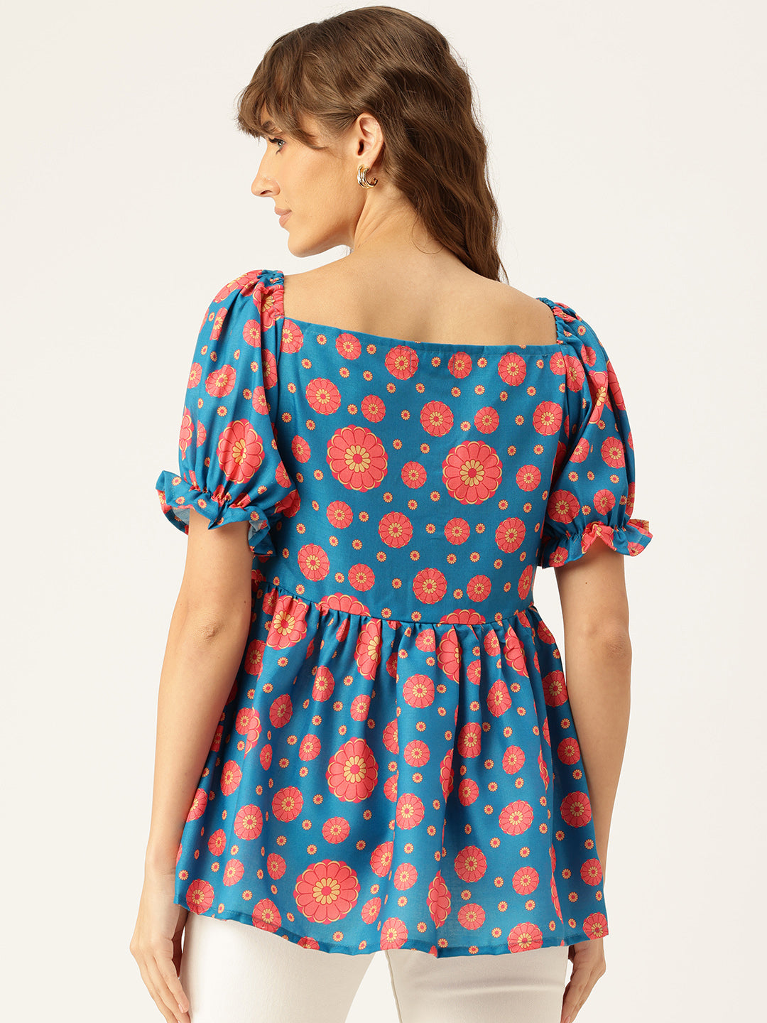 Cropped v-neck peplum puff sleeved top with digital print on linen fabric.